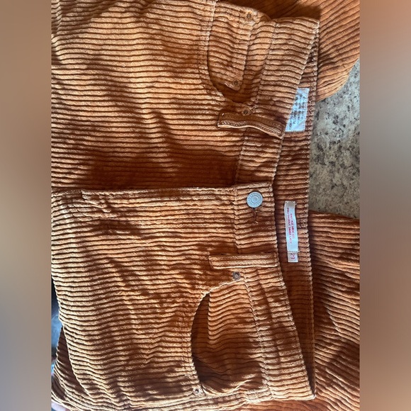 LEVI’S Ribcage Wide Leg Corduroy Pant - Picture 2 of 6